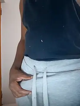 Snapshot of Mad1a chatting on October 5, 2025, 6:42 pm Mad1a online show from October 5, 2025, 6:42 pm