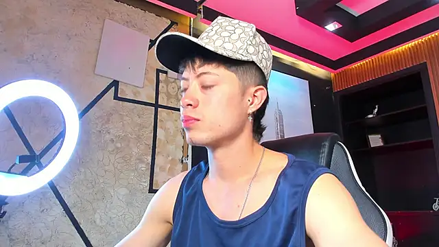 Snapshot of marcuscollins1_ chatting on December 1, 2025, 1:34 pm marcuscollins1 online show from December 1, 2025, 1:34 pm