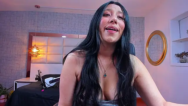 Snapshot of Nohemi_louse chatting on April 26, 2026, 7:11 pm Nohemi louse online show from April 26, 2026, 7:11 pm