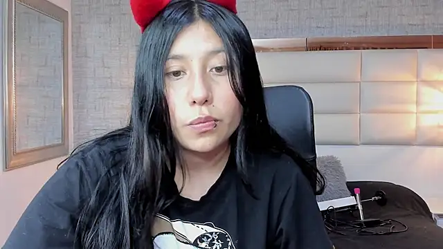 Nohemi louse online show from October 22, 2025, 7:13 pm