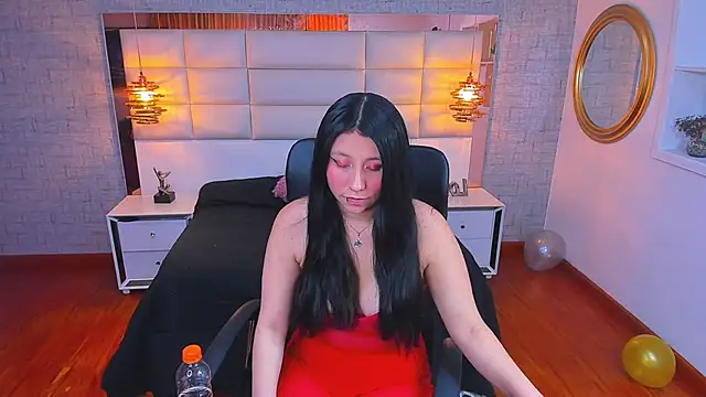 Snapshot of Nohemi_louse chatting on April 10, 2026, 6:48 pm Nohemi louse online show from April 10, 2026, 6:48 pm