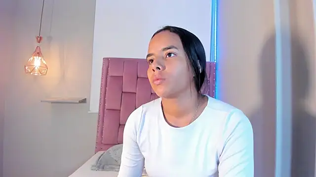 Roxy Stonee online show from April 10, 2026, 7:21 pm