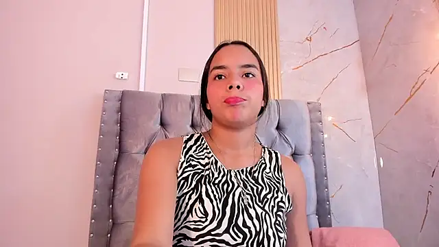 Roxy Stonee online show from April 11, 2026, 7:39 pm