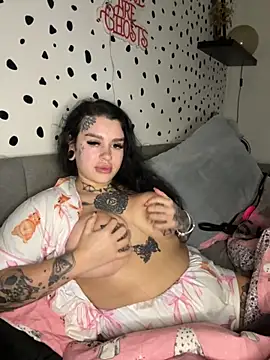 Snapshot of tempzzz12 chatting on November 27, 2025, 8:48 am tempzzz12 online show from November 27, 2025, 8:48 am