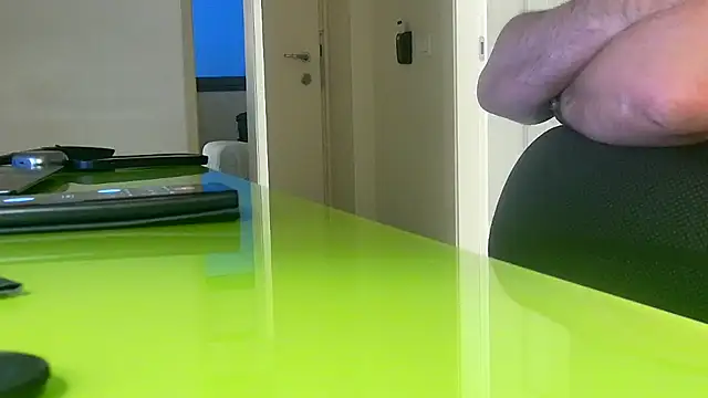 fuocovivo4 online show from March 5, 2025, 5:39 pm