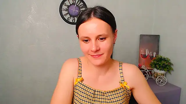 Snapshot of ValeriaHeart_ chatting on February 18, 2025, 5:20 pm ValeriaHeart online show from February 18, 2025, 5:20 pm