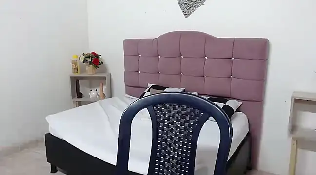 Snapshot of CanelaFierce chatting on March 20, 2025, 1:04 pm CanelaFierce online show from March 20, 2025, 1:04 pm