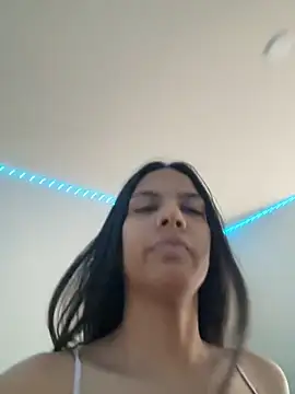 Snapshot of Liyah_19 chatting on September 23, 2025, 2:57 pm Liyah 19 online show from September 23, 2025, 2:57 pm