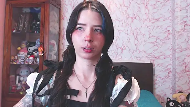 Snapshot of AriYokai chatting on February 3, 2026, 6:35 pm AriYokai online show from February 3, 2026, 6:35 pm