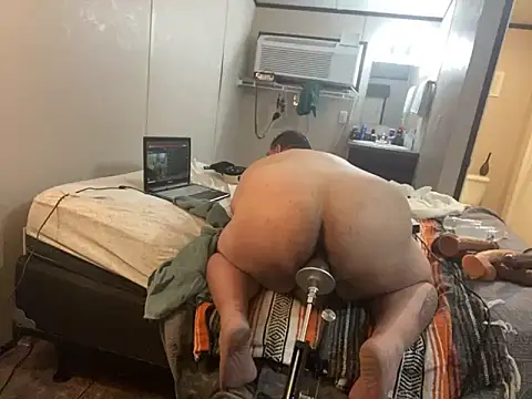 Snapshot of bigdaddy90337 chatting on February 22, 2025, 12:16 am bigdaddy90337 online show from February 22, 2025, 12:16 am