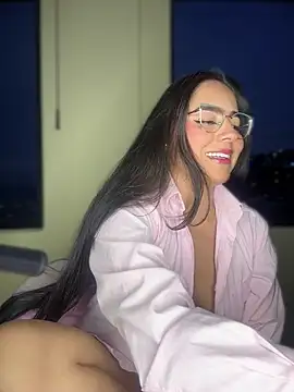 megan cl online show from December 2, 2025, 11:28 pm