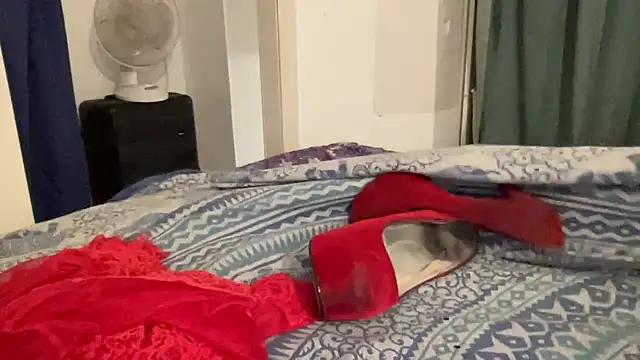 Snapshot of shineofcrazy chatting on September 12, 2025, 11:26 pm shineofcrazy online show from September 12, 2025, 11:26 pm