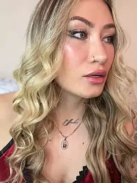 Snapshot of Lally_Valencia__ chatting on February 20, 2025, 9:20 pm Lally Valencia online show from February 20, 2025, 9:20 pm