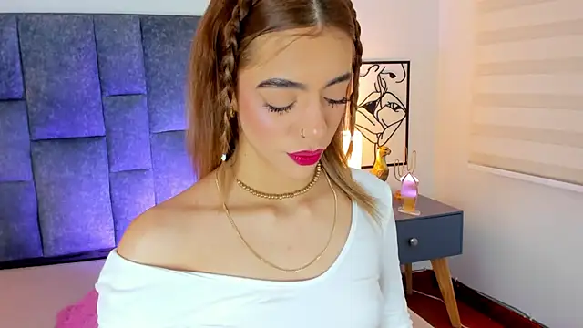 Snapshot of Violetta_Ficher chatting on May 29, 2026, 2:17 am Violetta Ficher online show from May 29, 2026, 2:17 am