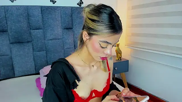 Snapshot of Violetta_Ficher chatting on April 26, 2026, 2:42 am Violetta Ficher online show from April 26, 2026, 2:42 am