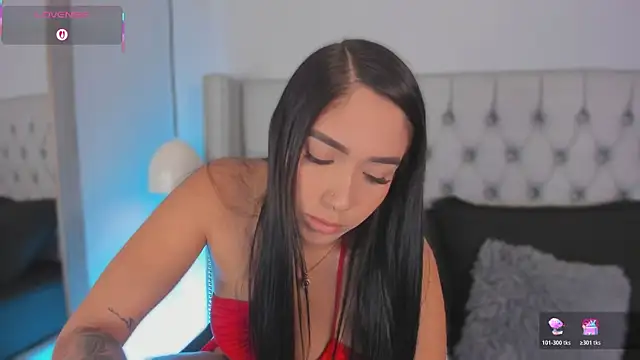 Snapshot of Nikki_vega chatting on December 18, 2025, 8:01 pm Nikki vega online show from December 18, 2025, 8:01 pm