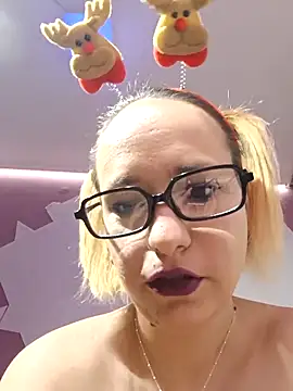 Snapshot of Mia_RainX chatting on November 19, 2025, 2:28 pm Mia RainX online show from November 19, 2025, 2:28 pm