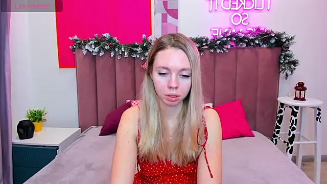 TessaAdorable online show from December 17, 2025, 1:32 am