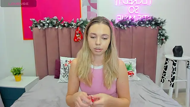 TessaAdorable online show from December 5, 2025, 1:05 am