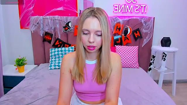 TessaAdorable online show from October 29, 2025, 1:37 am