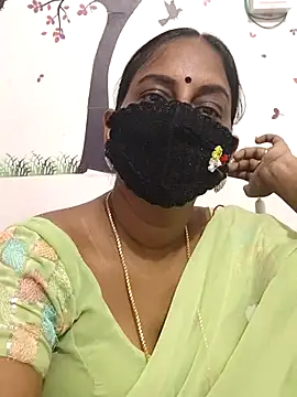 Snapshot of Tamil_Meera12 chatting on April 13, 2026, 3:32 am Tamil Meera12 online show from April 13, 2026, 3:32 am