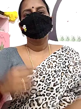 Snapshot of Tamil_Meera12 chatting on May 8, 2026, 3:10 am Tamil Meera12 online show from May 8, 2026, 3:10 am