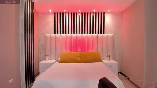 Snapshot of IsabellaKroft chatting on March 19, 2025, 10:09 pm IsabellaKroft online show from March 19, 2025, 10:09 pm