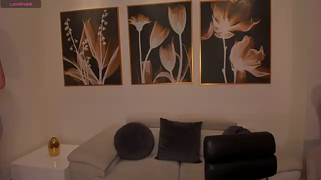 Snapshot of IsabellaKroft chatting on February 18, 2025, 6:58 pm IsabellaKroft online show from February 18, 2025, 6:58 pm