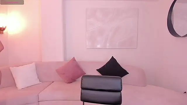 Snapshot of IsabellaKroft chatting on February 19, 2025, 6:54 pm IsabellaKroft online show from February 19, 2025, 6:54 pm