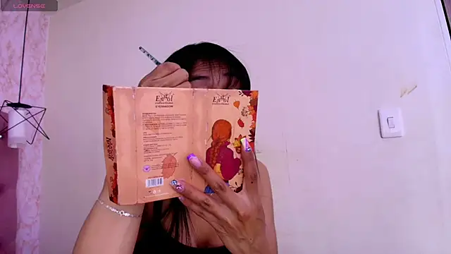 Snapshot of Raichell_ chatting on October 23, 2025, 4:00 am Raichell online show from October 23, 2025, 4:00 am