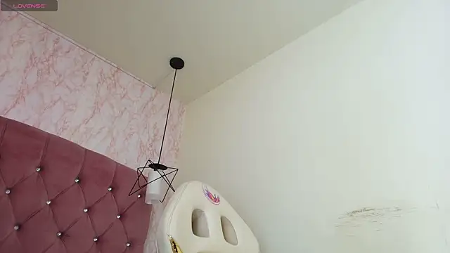 Snapshot of Raichell_ chatting on October 28, 2025, 4:02 am Raichell online show from October 28, 2025, 4:02 am