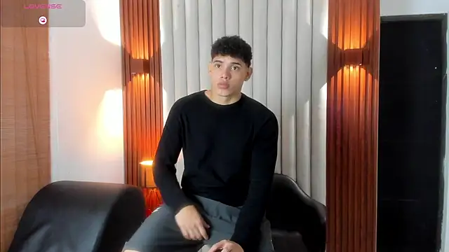 Snapshot of Justin_mack chatting on October 4, 2025, 12:07 pm Justin mack online show from October 4, 2025, 12:07 pm