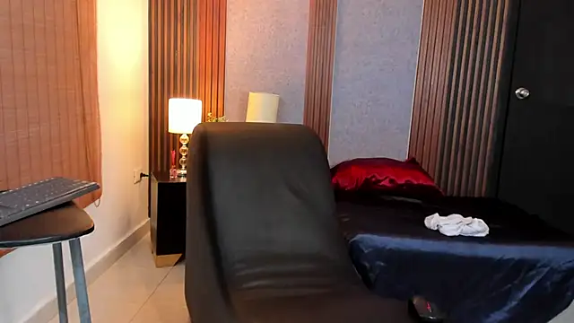 Snapshot of Justin_mack chatting on March 13, 2025, 6:01 pm Justin mack online show from March 13, 2025, 6:01 pm