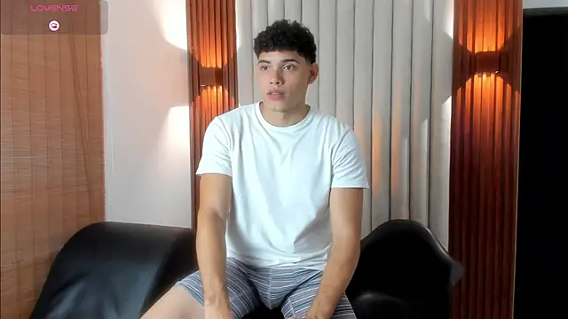 Snapshot of Justin_mack chatting on October 5, 2025, 12:07 pm Justin mack online show from October 5, 2025, 12:07 pm