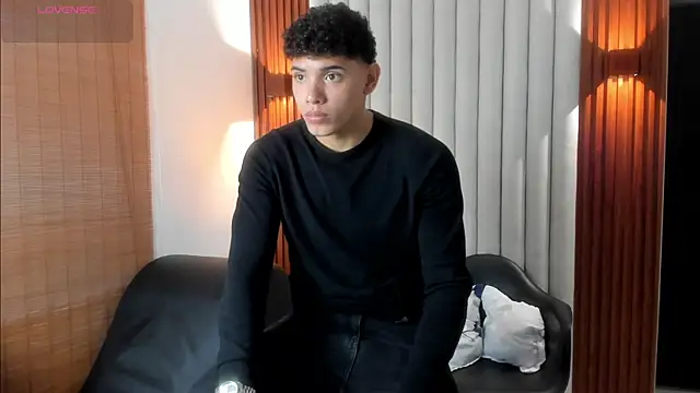 Snapshot of Justin_mack chatting on September 25, 2025, 12:22 pm Justin mack online show from September 25, 2025, 12:22 pm