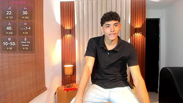 Snapshot of Justin_mack chatting on March 21, 2025, 12:06 pm Justin mack online show from March 21, 2025, 12:06 pm