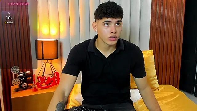 Snapshot of Justin_mack chatting on November 25, 2025, 7:36 pm Justin mack online show from November 25, 2025, 7:36 pm