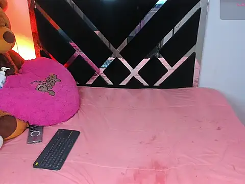 Snapshot of CatalinaSmith1 chatting on November 12, 2025, 10:35 pm CatalinaSmith1 online show from November 12, 2025, 10:35 pm