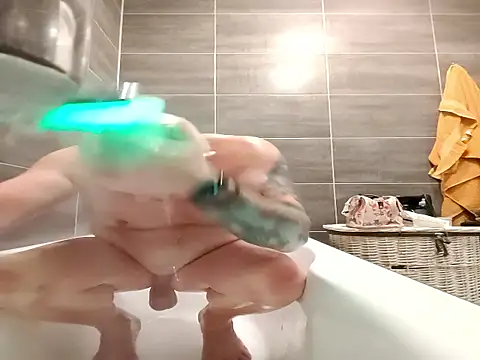 Snapshot of bouraktom6 chatting on October 16, 2025, 5:21 pm bouraktom6 online show from October 16, 2025, 5:21 pm