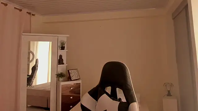 leahaltomm online show from March 2, 2025, 6:57 pm