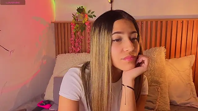 Snapshot of vicky_bass chatting on October 8, 2025, 8:53 pm vicky bass online show from October 8, 2025, 8:53 pm