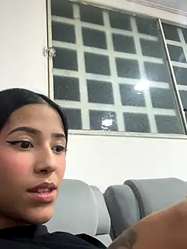 Snapshot of vicky_bass chatting on October 23, 2025, 4:00 am vicky bass online show from October 23, 2025, 4:00 am