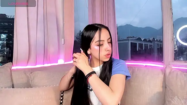 Daphne chers online show from November 21, 2025, 8:08 pm