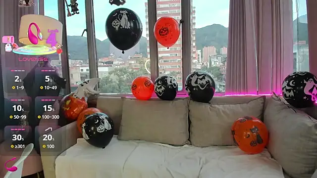 Daphne chers online show from October 28, 2025, 8:30 pm