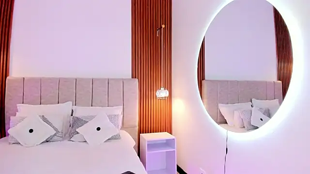 Snapshot of khloe-sweet chatting on December 20, 2025, 12:52 pm khloe-sweet online show from December 20, 2025, 12:52 pm