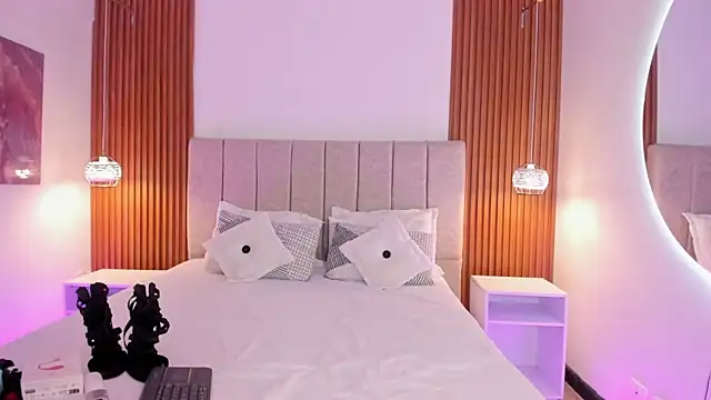 Snapshot of khloe-sweet chatting on February 12, 2026, 12:27 pm khloe-sweet online show from February 12, 2026, 12:27 pm