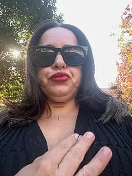 Snapshot of laarti chatting on October 1, 2025, 11:36 am laarti online show from October 1, 2025, 11:36 am