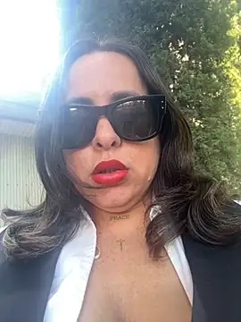 Snapshot of laarti chatting on October 14, 2025, 11:00 am laarti online show from October 14, 2025, 11:00 am