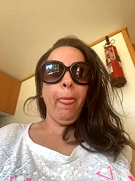 Snapshot of laarti chatting on September 14, 2025, 11:43 am laarti online show from September 14, 2025, 11:43 am