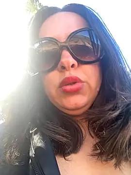 Snapshot of laarti chatting on October 7, 2025, 1:23 pm laarti online show from October 7, 2025, 1:23 pm